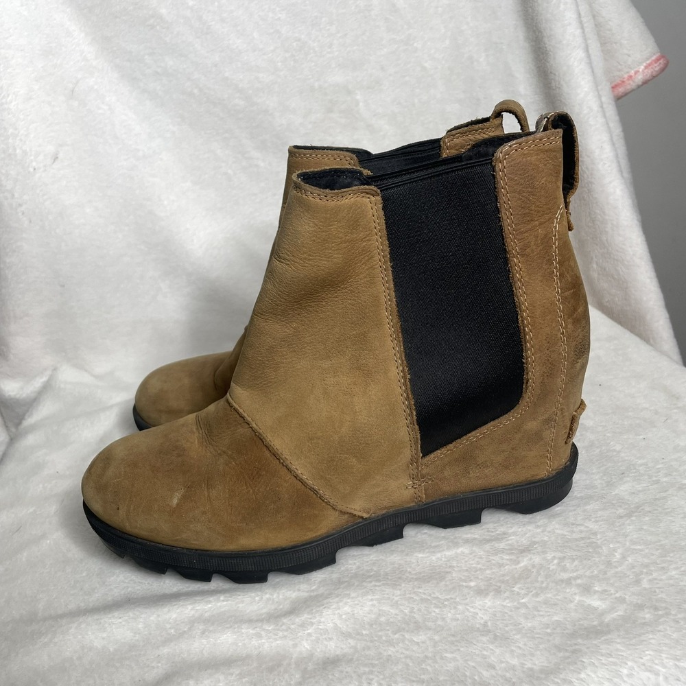 Sorel Women's Joan‎ of Arctic Wedge II Chelsea Boots Size 9 M